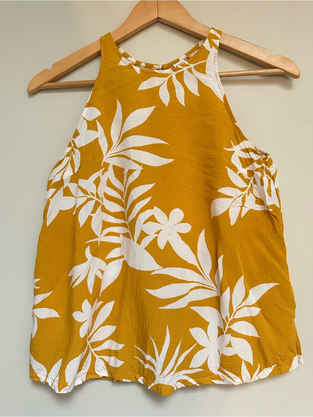 Old Navy Yellow White Sleeveless Blouse Women’s XS Tropical Print Button Back